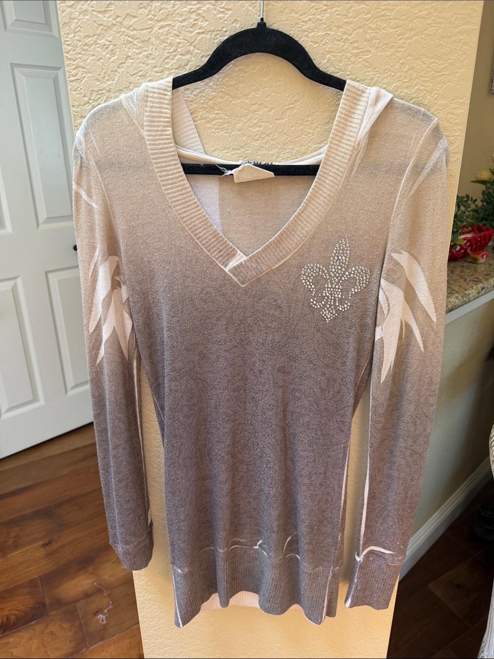 Vocal Ombre Taupe to Cream V-Neck Sweater with Rhinestone Fleur